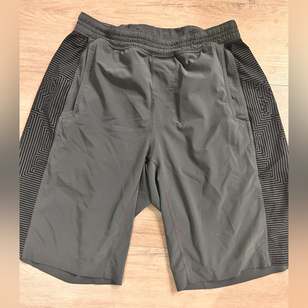 Lululemon core short in grey